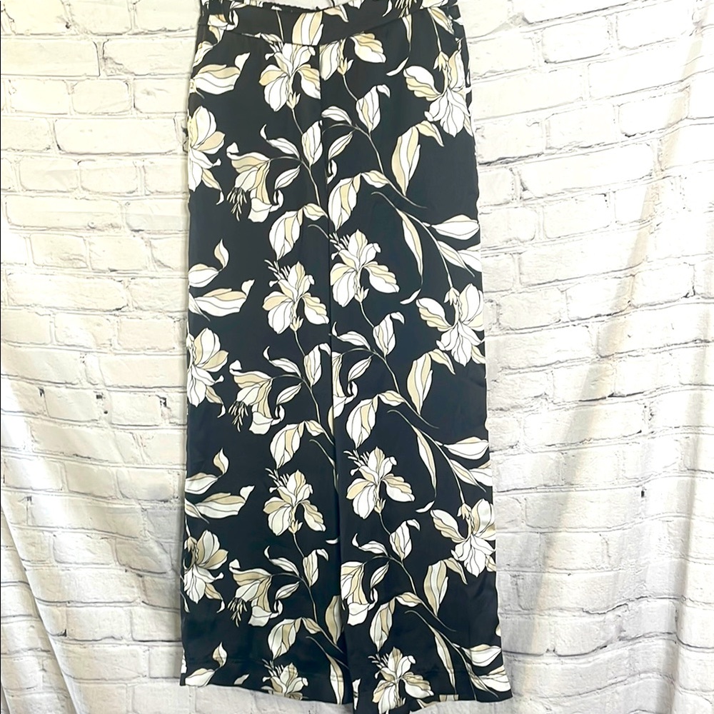 Bailey/44 Black & White Floral Wide Leg Pants Size Medium Excellent Condition